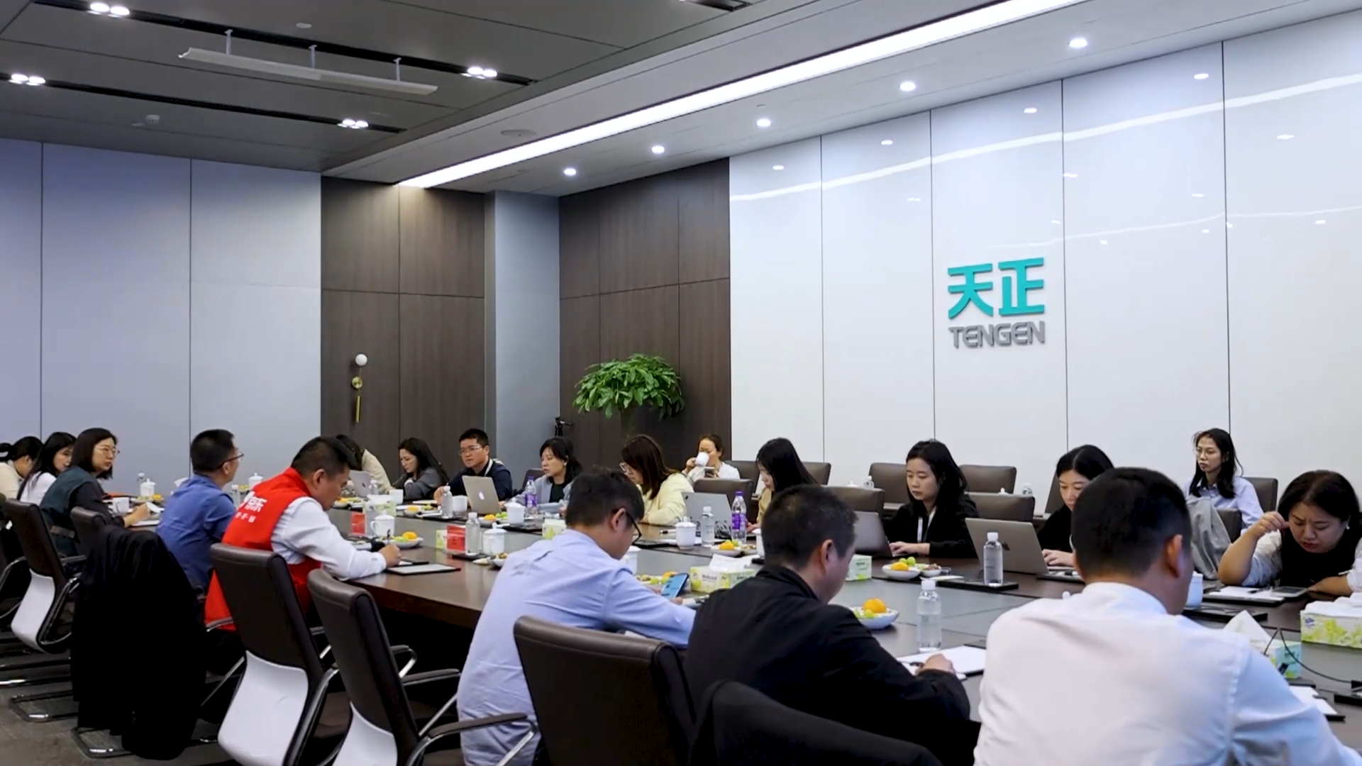 京东工业走进17com黑料爆料视频在线看免费版，探访产业数智化之路！